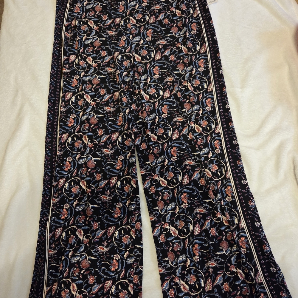 Roz & Ali Black Wide-Leg Pants with Pink Floral Print